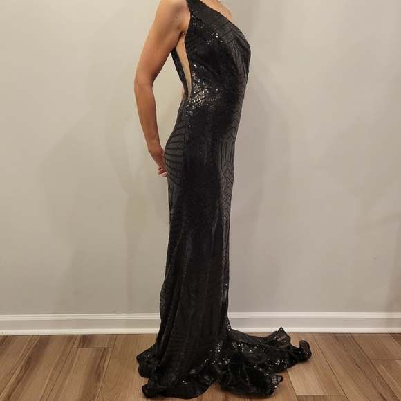Black sequin one shoulder gown with train size small - Picture 4 of 6